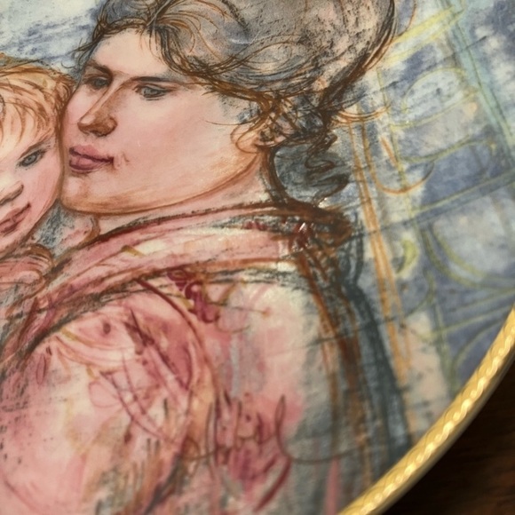 Collectible The Edna Hibel Decorative Plate “A Time to Embrace” 1990 - Picture 4 of 9